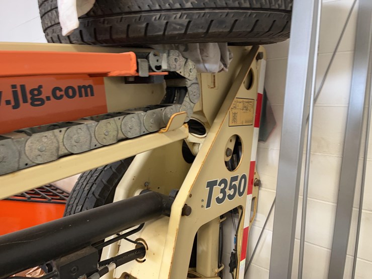 2008-jlg-t350-manlift-image-9