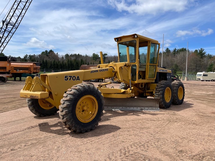deere-570a-image-1