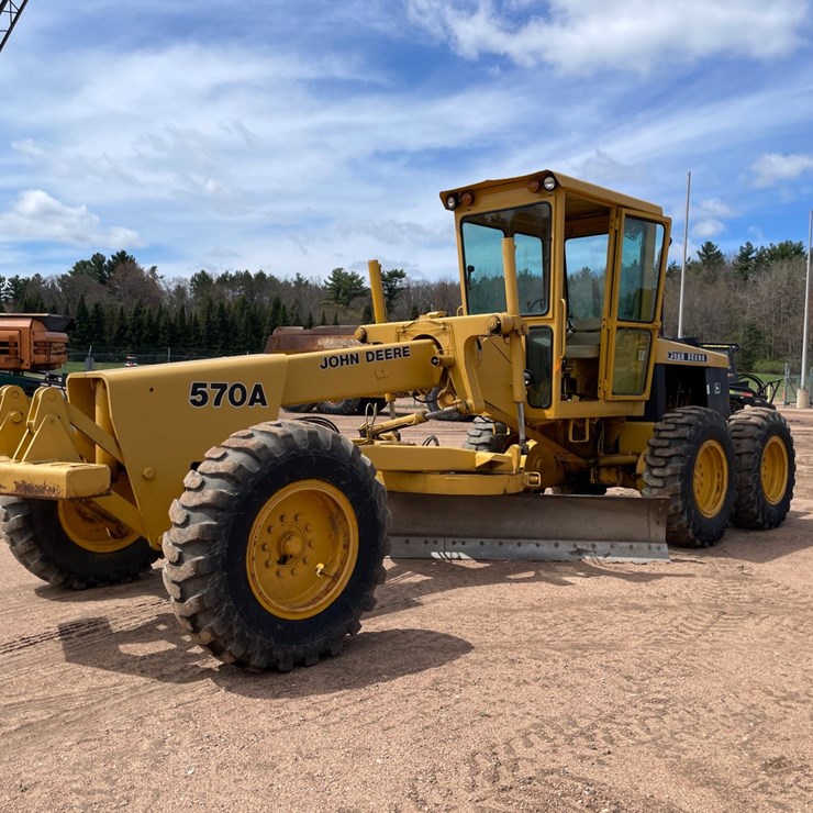 DEERE 570A