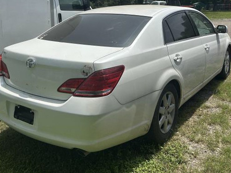 #3-•-2005-toyota-avalon-image-6