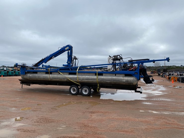 #1575-•-28'6"-pontoon-barge-with-crane-(no-title)-image-12