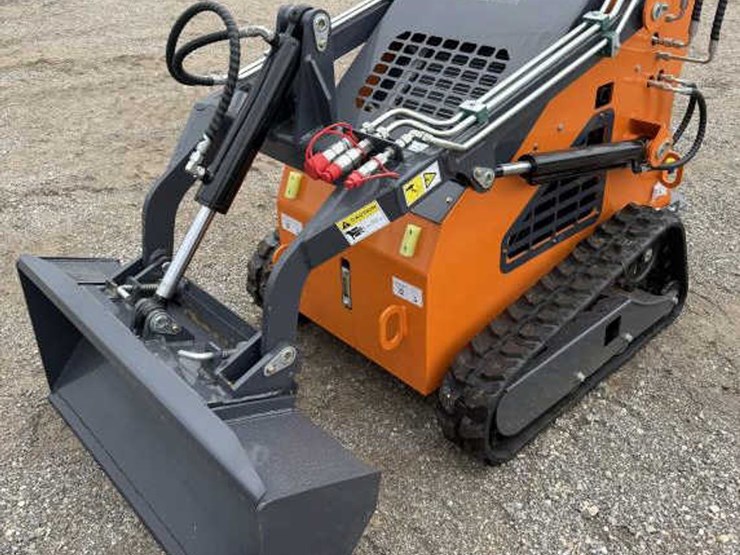 #71-•-mini-skid-steer-loader---lhr-me380x2---gas-image-1