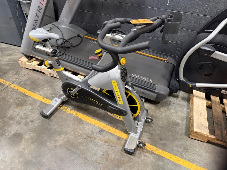 #2070-•-livestrong-by-matrix-spin-bike-image-1