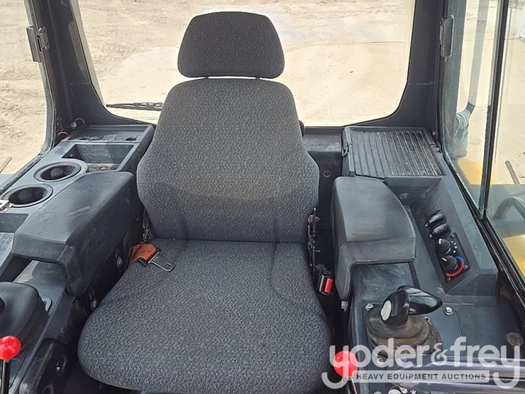 2019-deere-700k-lgp-image-54
