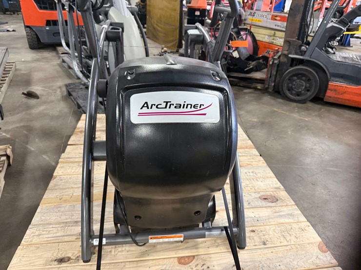 #2060-•-cybex-arc-trainer-image-7