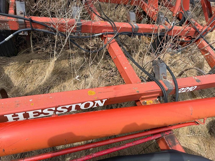 hesston-2210-image-3