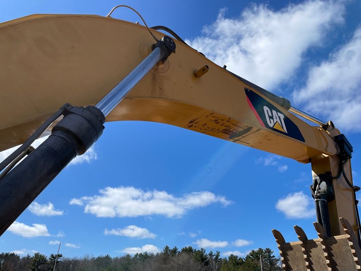 caterpillar-324e-image-22