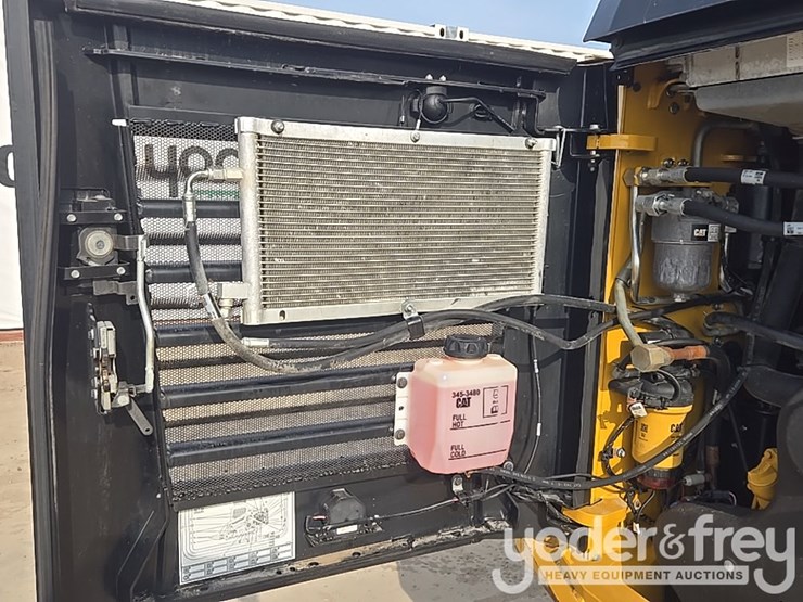 2022-caterpillar-299d3-image-34