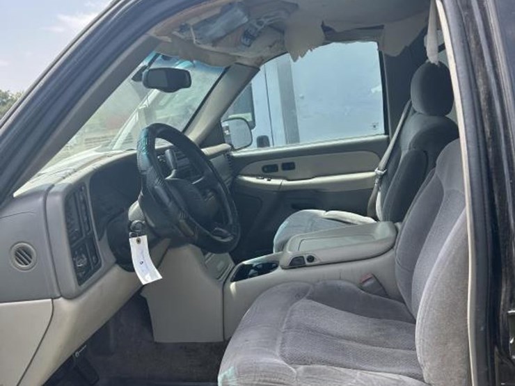 2001-chevrolet-suburban-image-12