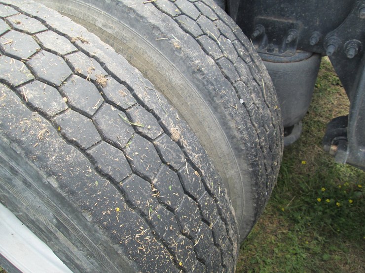 2016-freightliner-cascadia-113-image-6