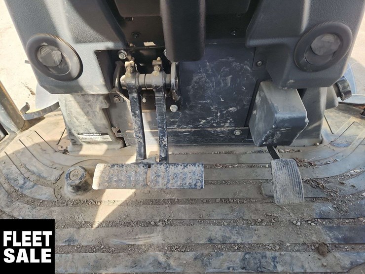 2017-deere-410l-image-22