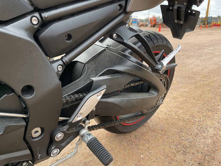 #1634-•-2012-yamaha-fz8-n-motorcycle-(has-wi-title)-image-21