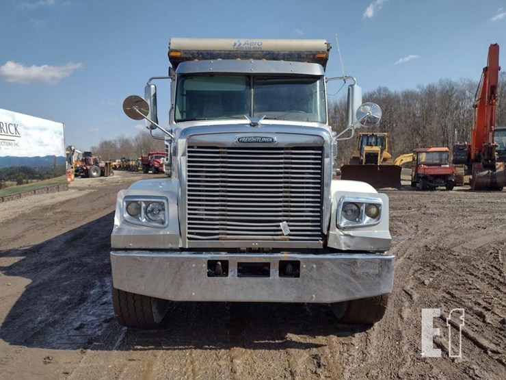 2012-freightliner-122sd-image-2