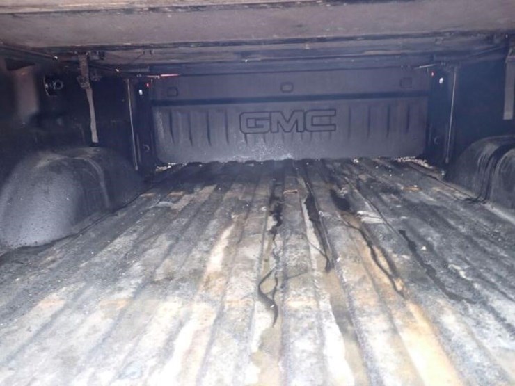 2016-gmc-2500hd-image-100