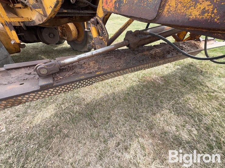 caterpillar-12-image-11
