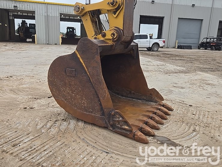2021-caterpillar-336-image-24