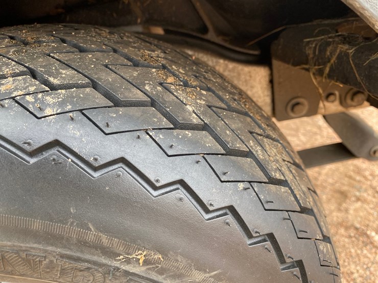 #1581-•-club-car-electric-golf-cart-with-charger-image-17