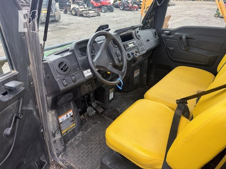 2022-john-deere-gator-xuv-835m-image-14