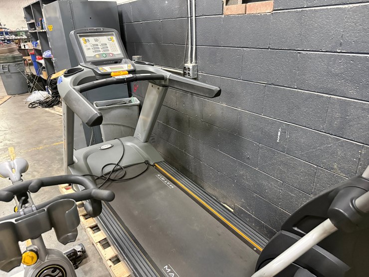 #2067-•-matrix-treadmill-image-1