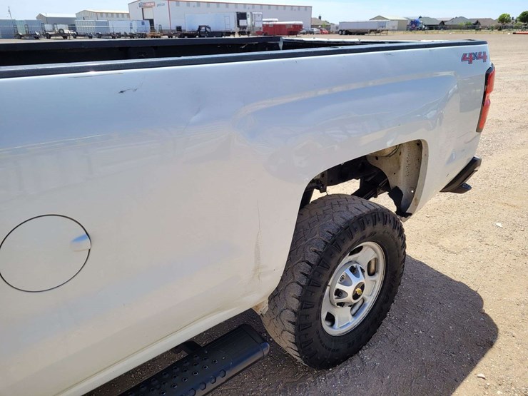 2016-chevrolet-silverado-2500-image-10