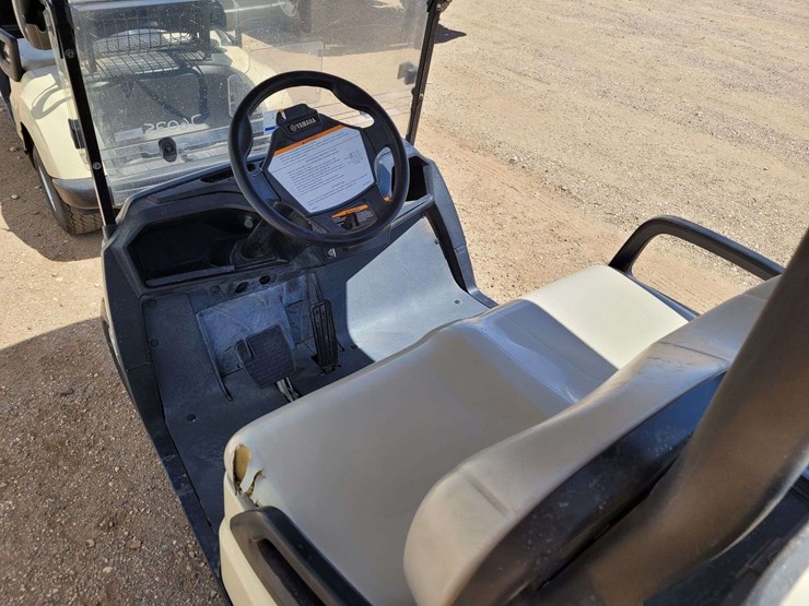 yamaha-4-seat/convertible-flatbed-golf-cart-image-8