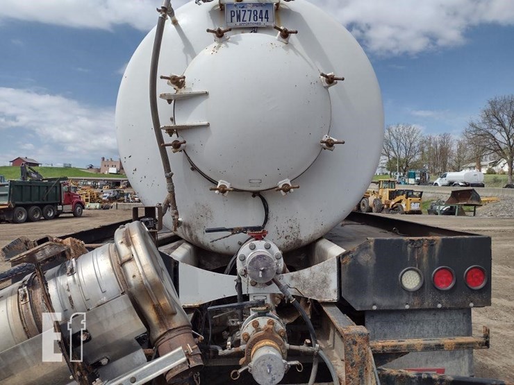 peterbilt-389-image-33