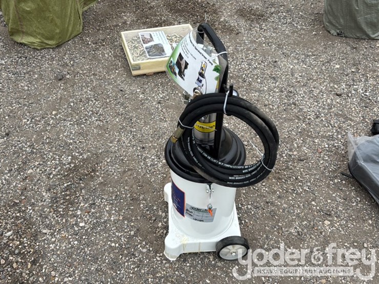 unused-high-pressure-air-operated-grease-pump-image-2