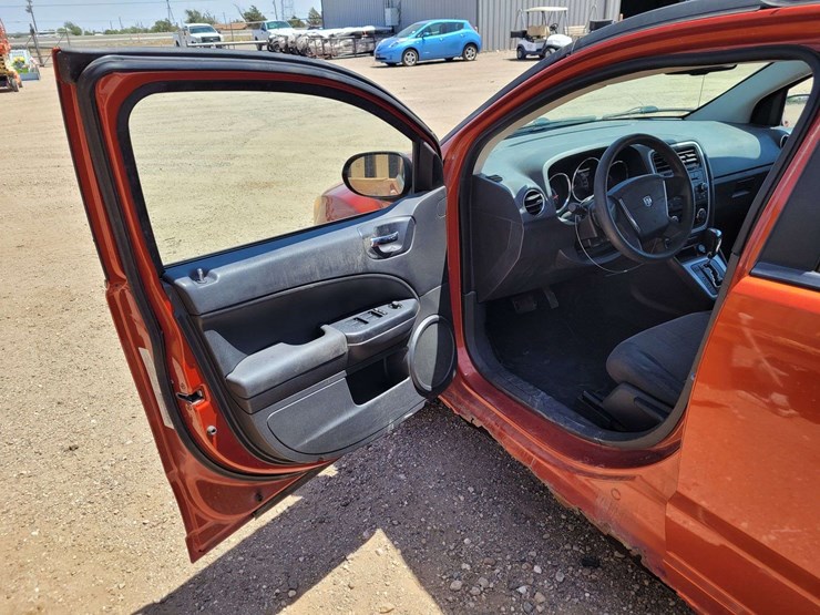 2010-dodge-caliber-image-15