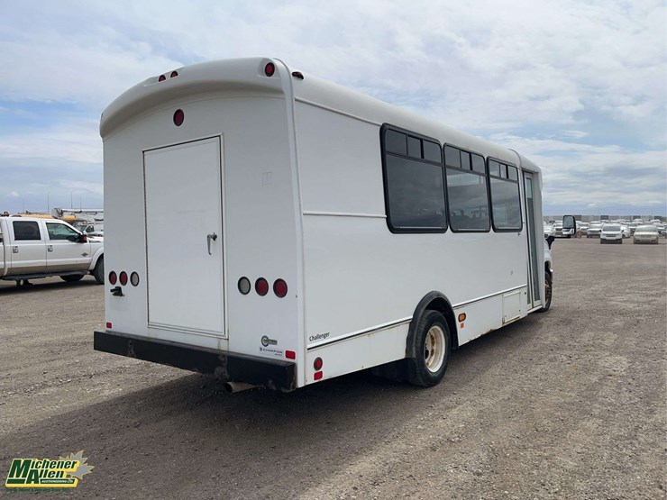 2016-ford-e-series-s/a-21-passenger-bus-image-5