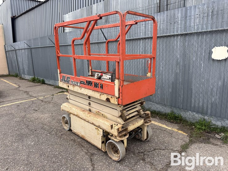 jlg-1932e2-image-1