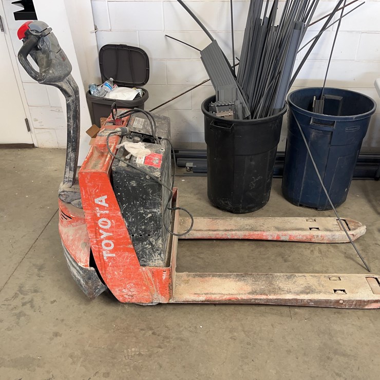 Toyota Electric Pallet Jack