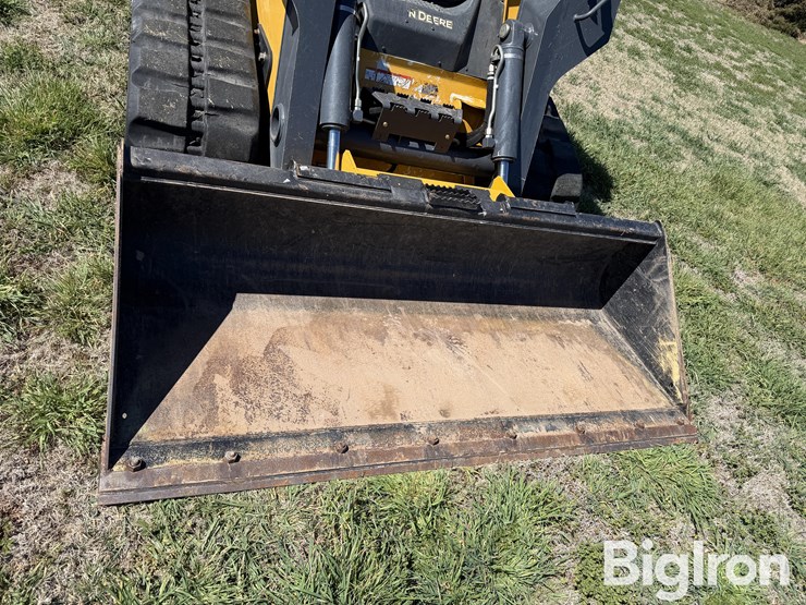 2011-deere-333d-image-9