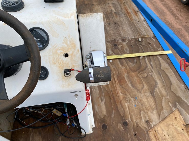 #1575-•-28'6"-pontoon-barge-with-crane-(no-title)-image-46