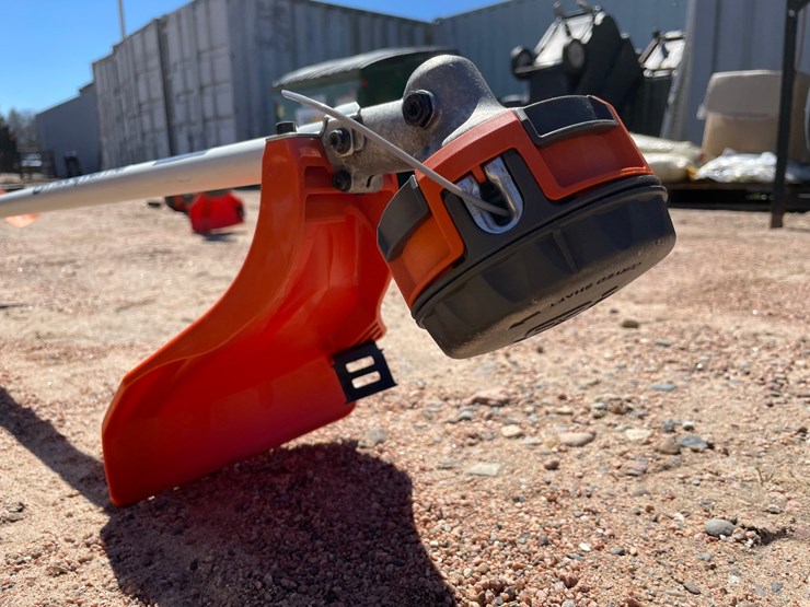 #1533-•-husqvarna-330lk-hi-torq-weed-wacker-image-4