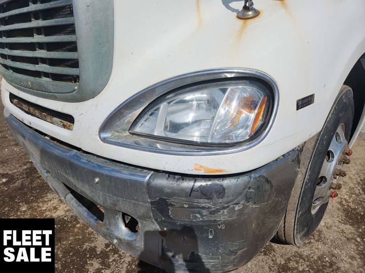 2005-freightliner-columbia-120-image-31