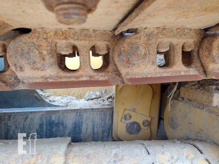 2013-deere-700k-lgp-image-19