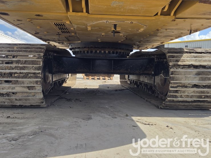 2021-caterpillar-336-image-25