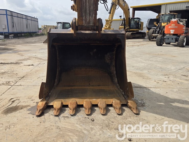 2021-caterpillar-336-image-28