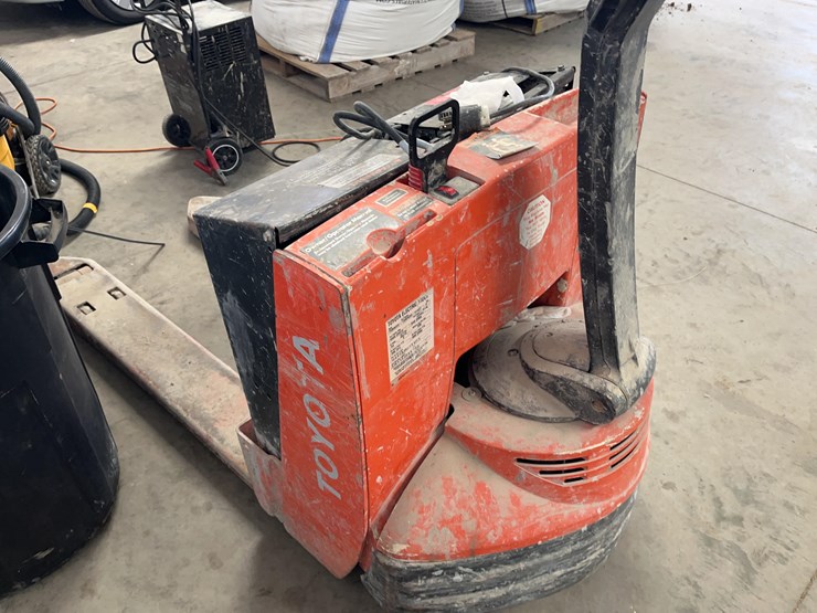 toyota-electric-pallet-jack-image-9