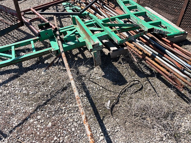 big-green-scaffolding-image-105