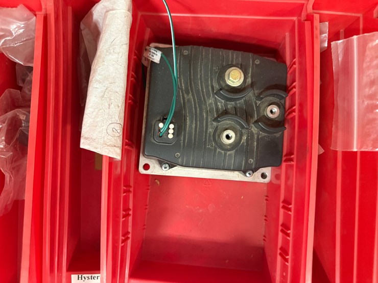 #2042-•-pallet-of-misc.-forklift-parts-image-6