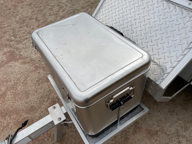 #1589-•-2006-aluma-ltd-motorcycle-storage-trailer-image-7