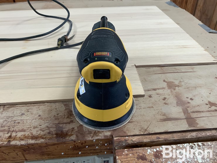 dewalt-dwe6423-sander-image-2