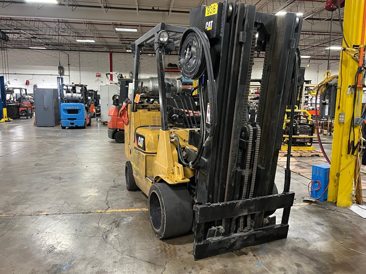 #2008-•-cat-forklift-image-3