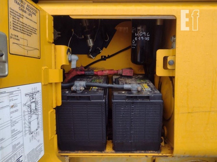 2013-deere-450j-image-40