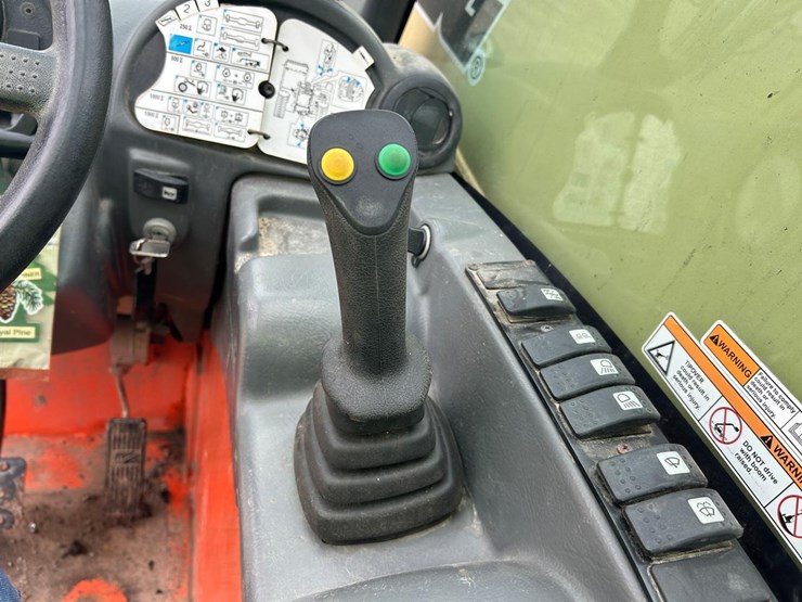 2015-jlg-g5-18a-image-19