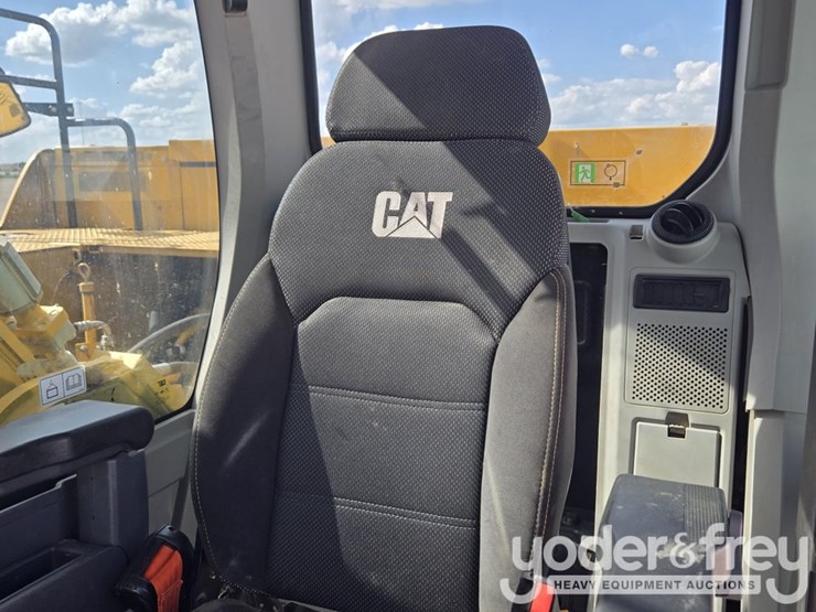 2021-caterpillar-336-image-107