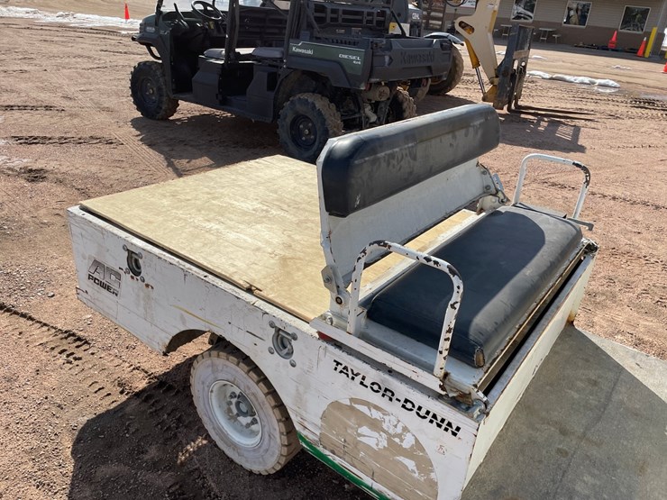 #1559-•-2017-taylor-dunn-electric-yard-cart-image-15