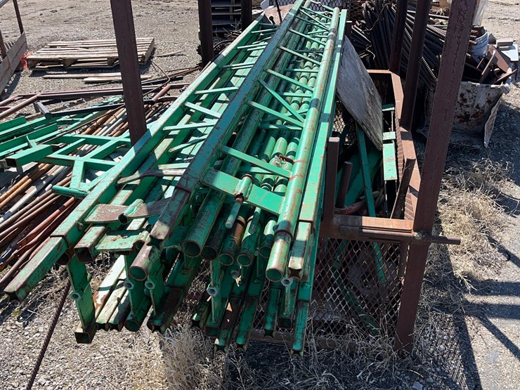 big-green-scaffolding-image-99