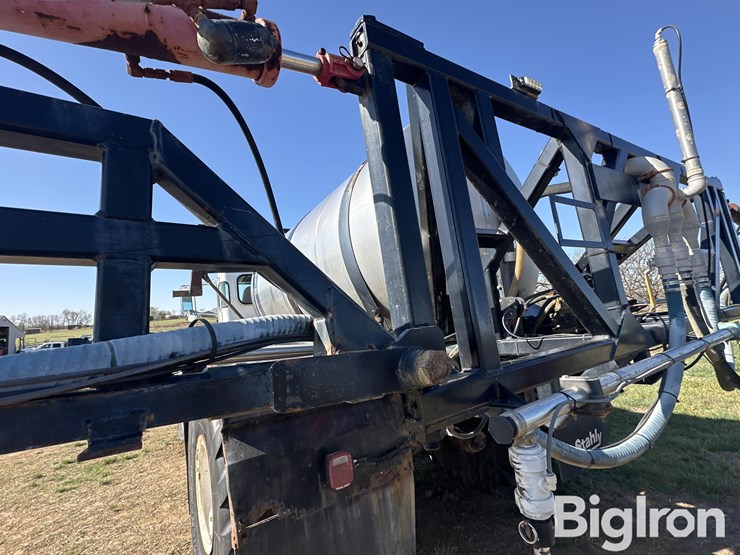 2011-peterbilt-348-image-16